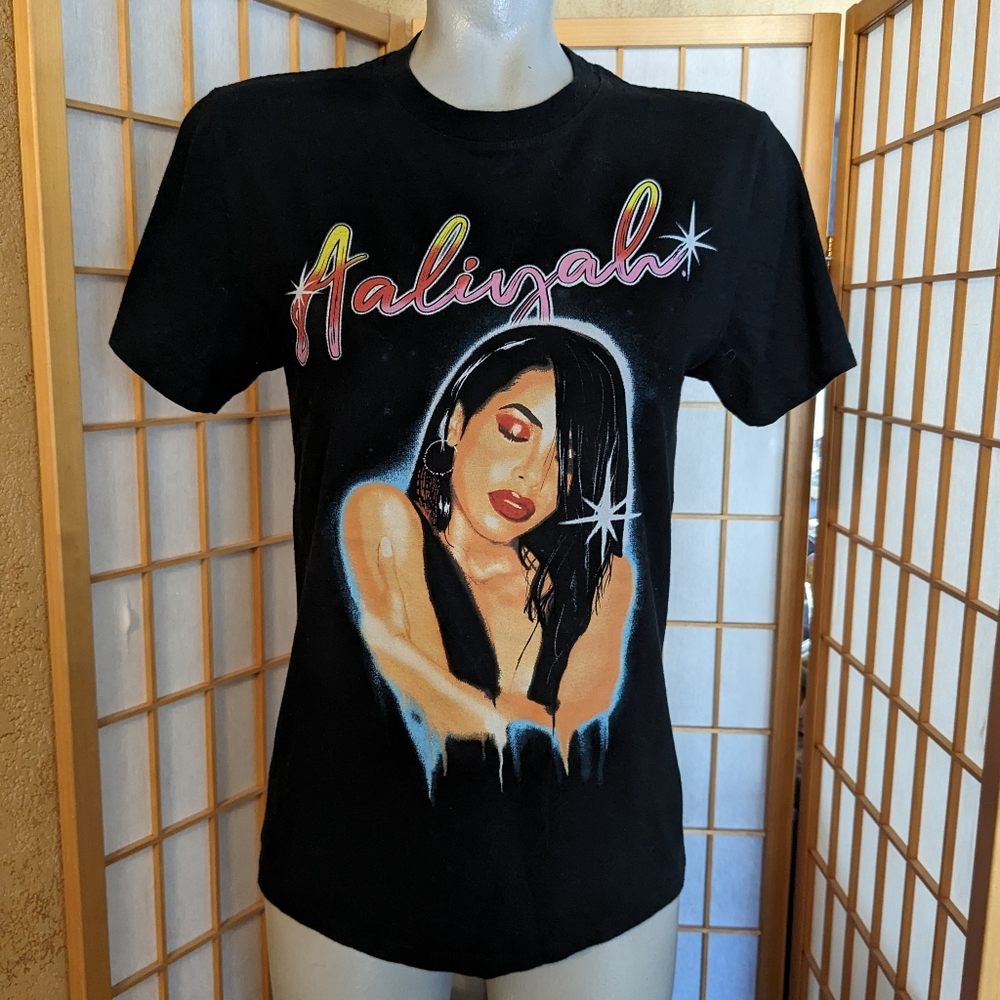 Aaliyah graphic t shirt, small
